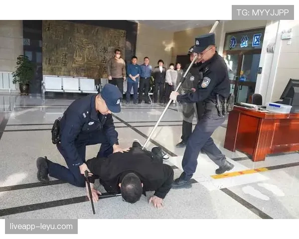 赖斯抢断能力惊艳,状态回升筑牢球队防线 赖斯抢断能力惊艳,状态回升筑牢球队防线