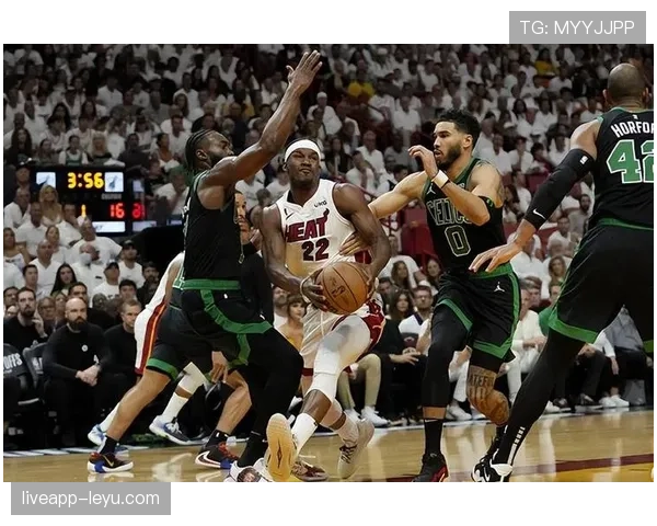 基米希传球视野惊艳,状态回暖成球队战术新引擎 基米希传球视野惊艳,状态回暖成球队战术新引擎