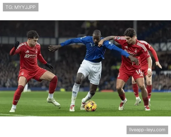 英超焦点战：诺丁汉森林主场迎战埃弗顿，双方表现备受期待