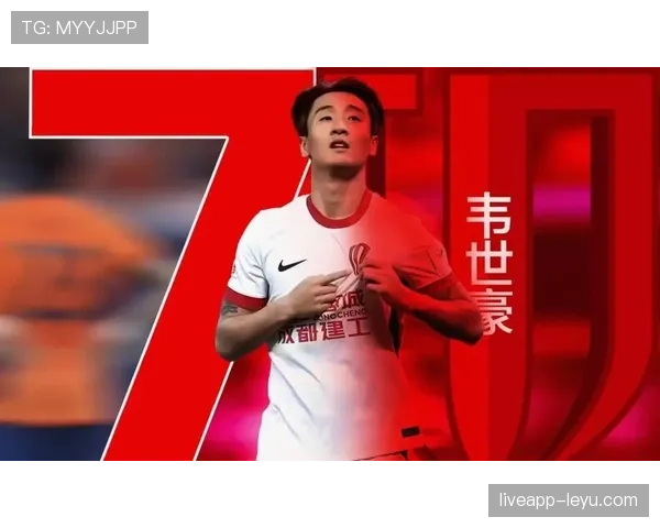 韦世豪戴着名表在路边摊点烤串，老板还以为走错片场